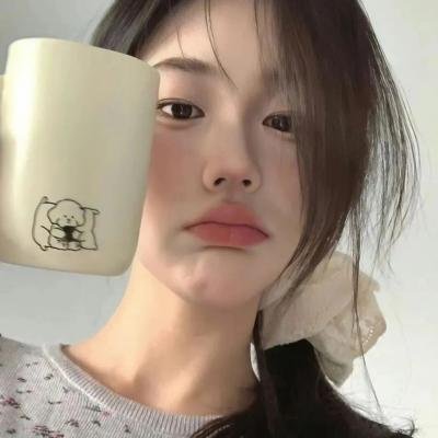 云雾笼罩的山峰